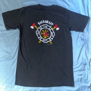 -Vintage 90s Backdraft Movie Fire Dept T Shirt USA
-Size Medium